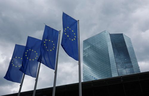 ECB Supervisor Flags Indirect Risks to Euro Zone Banks | IUX24