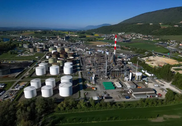 Brent crude rose to 106.30 dollars on Friday as Iran engaged air defenses and seized a cargo ship. Markets remain volatile as a regional ceasefire nears collapse.