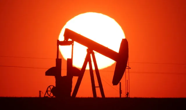 Brent crude fell to 104.49 dollars on Friday as reports of new diplomatic efforts in Pakistan offset supply fears following ship seizures in the Strait of Hormuz.