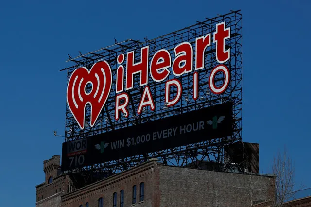 تجري شركة آي هارت ميديا محادثات تمهيدية للاندماج مع سيريوس إكس إم وفقا لتقارير إخبارية اليوم. قفزت أسهم آي هارت بنسبة 14 بالمئة بينما تراجعت أسهم سيريوس.