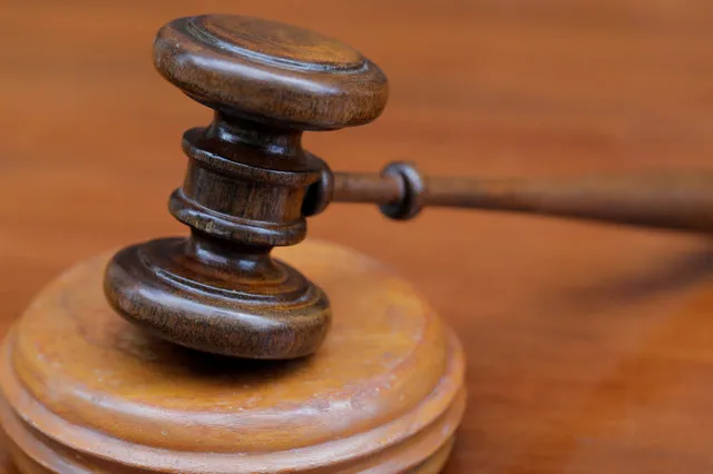 رفعت لجنة تداول السلع الآجلة الأمريكية دعوى قضائية ضد ولاية نيويورك تتهمها بالتدخل في صلاحياتها الاتحادية لتنظيم أسواق التنبؤات وعقود الأحداث المرتبطة بشركتي Coinbase وGemini.