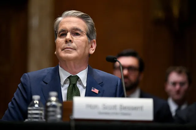 أعلنت وزارة الخزانة الأمريكية اليوم فرض عقوبات على محافظ رقمية متعددة مرتبطة بإيران مما أدى لتجميد 344 مليون دولار. وأكد الوزير سكوت بيسنت تنفيذ هذه الإجراءات.