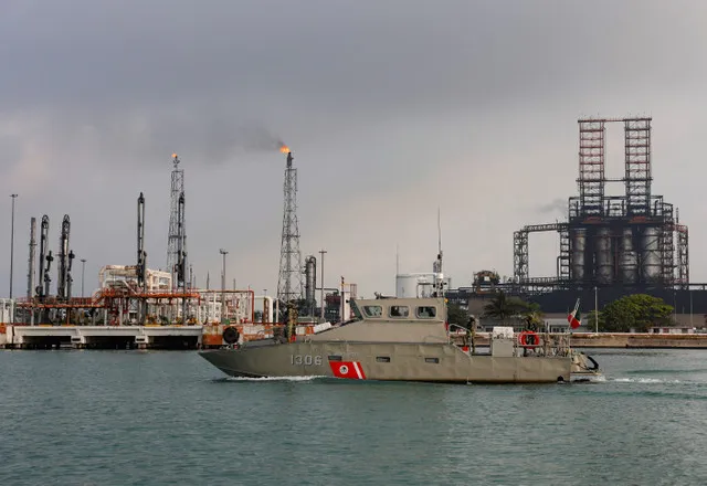 نفذت وزارة الأمن الداخلي الأمريكية مذكرة تفتيش في مقر شركة إيكون ميدستريم ضمن تحقيقات حول أنشطة إجرامية. ترتبط المداهمة بشبهات تهريب وقود من الولايات المتحدة للمكسيك.