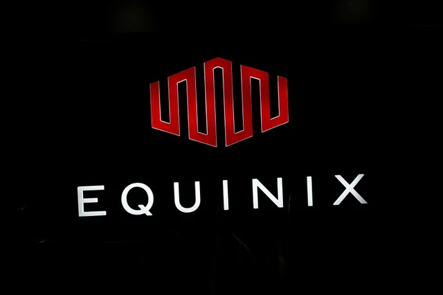 تعتزم شركة Equinix الأمريكية توسيع حضورها في ماليزيا عبر منشأة رابعة مخصصة لدعم تقنيات الذكاء الاصطناعي والحوسبة عالية الأداء. سيضم الموقع الجديد في كوالالمبور حلول تبريد سائل متطورة للتعامل مع أعباء العمل الكثيفة التي تتطلب طاقة عالية.