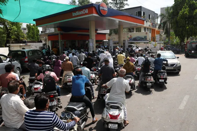 El gobierno de India evaluará durante cuánto tiempo pueden los minoristas de combustible sostener las pérdidas derivadas de vender a precios inferiores a los del mercado. Las autoridades confirmaron que no tienen planes de compensar a estas empresas por los saldos negativos registrados.